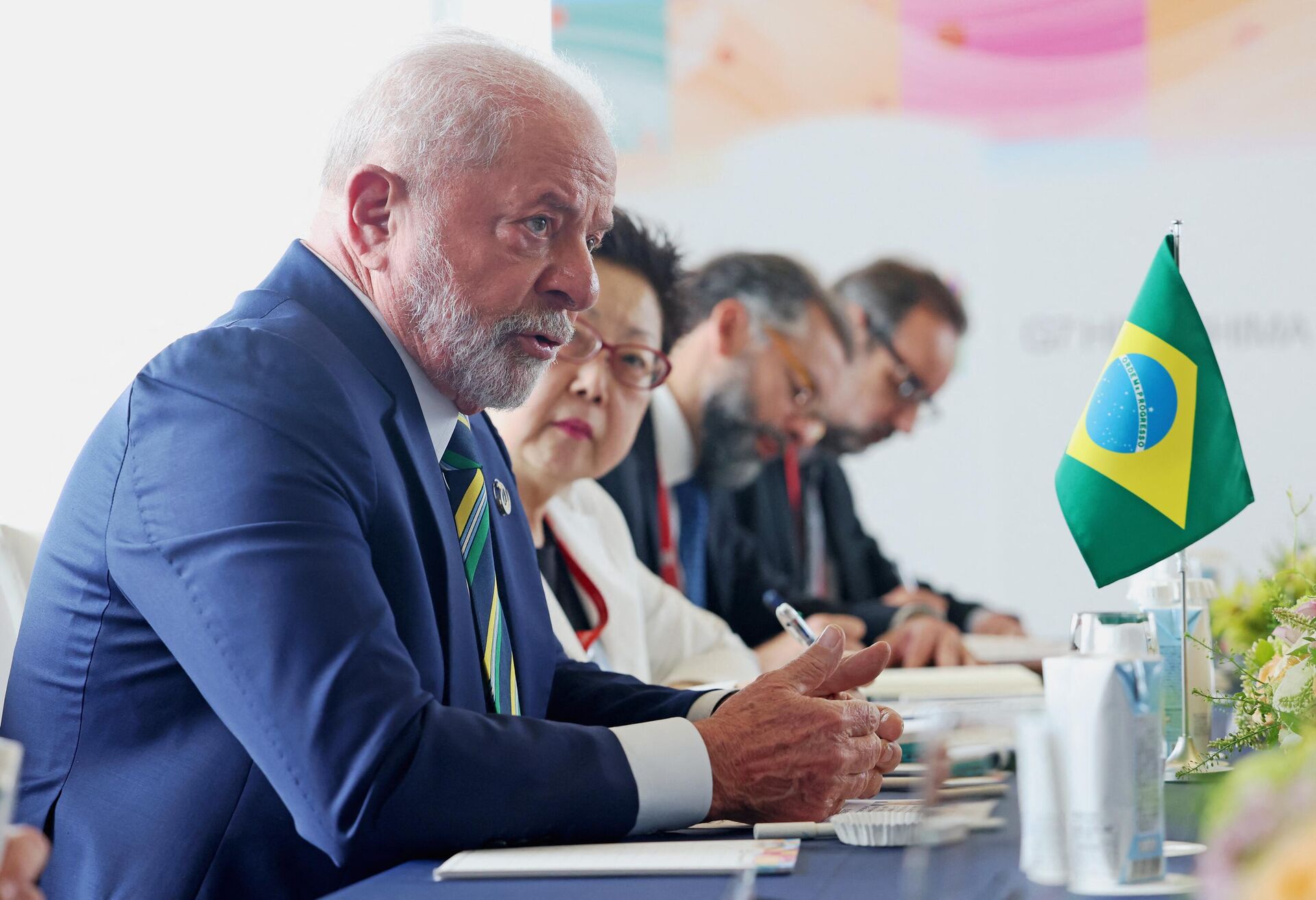 Presidente do Brasil, Luiz Inácio Lula da Silva, discursa durante encontro bilateral às margens da Cúpula do G7 com o primeiro-ministro do Japão, Fumio Kishida, em Hiroshima, Japão, 20 de maio de 2023 - Sputnik Brasil, 1920, 21.05.2023