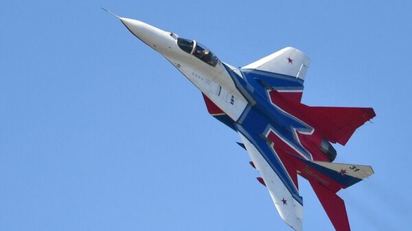 Aeronave MiG-29 da equipe de acrobacia aérea Strizhi realiza voo no Show Aéreo e Espacial Internacional de Aviação, em 2019, em Zhukovsky, na região de Moscou - Sputnik Brasil