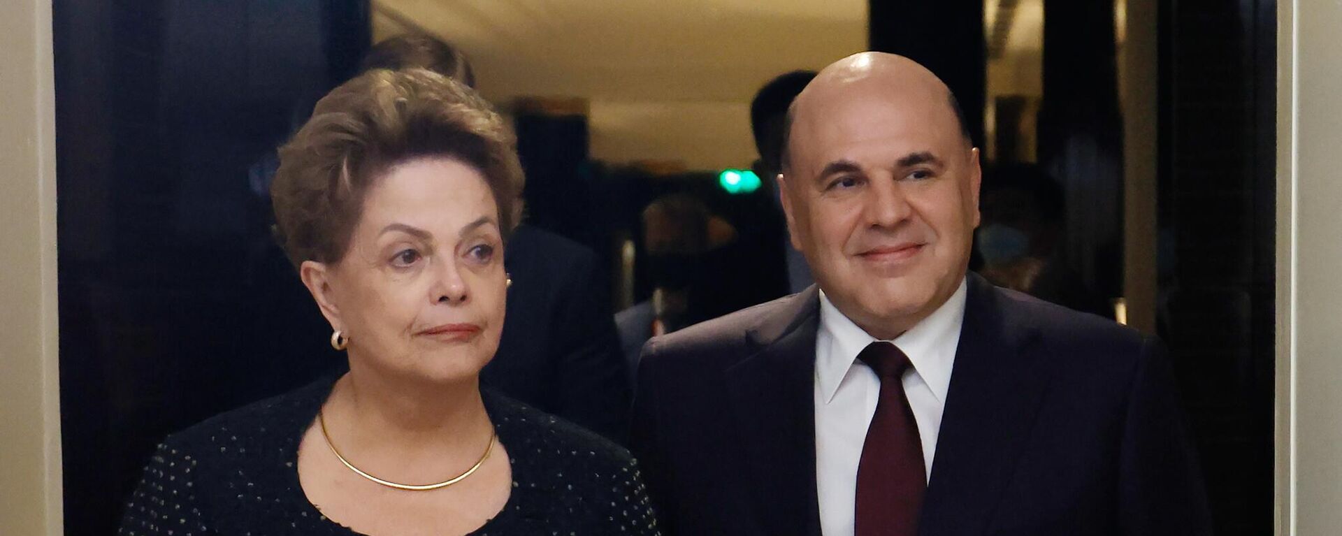 O primeiro-ministro russo Mikhail Mishustin e Dilma Rousseff, a presidente do Novo Banco de Desenvolvimento do BRICS - Sputnik Brasil, 1920, 23.05.2023