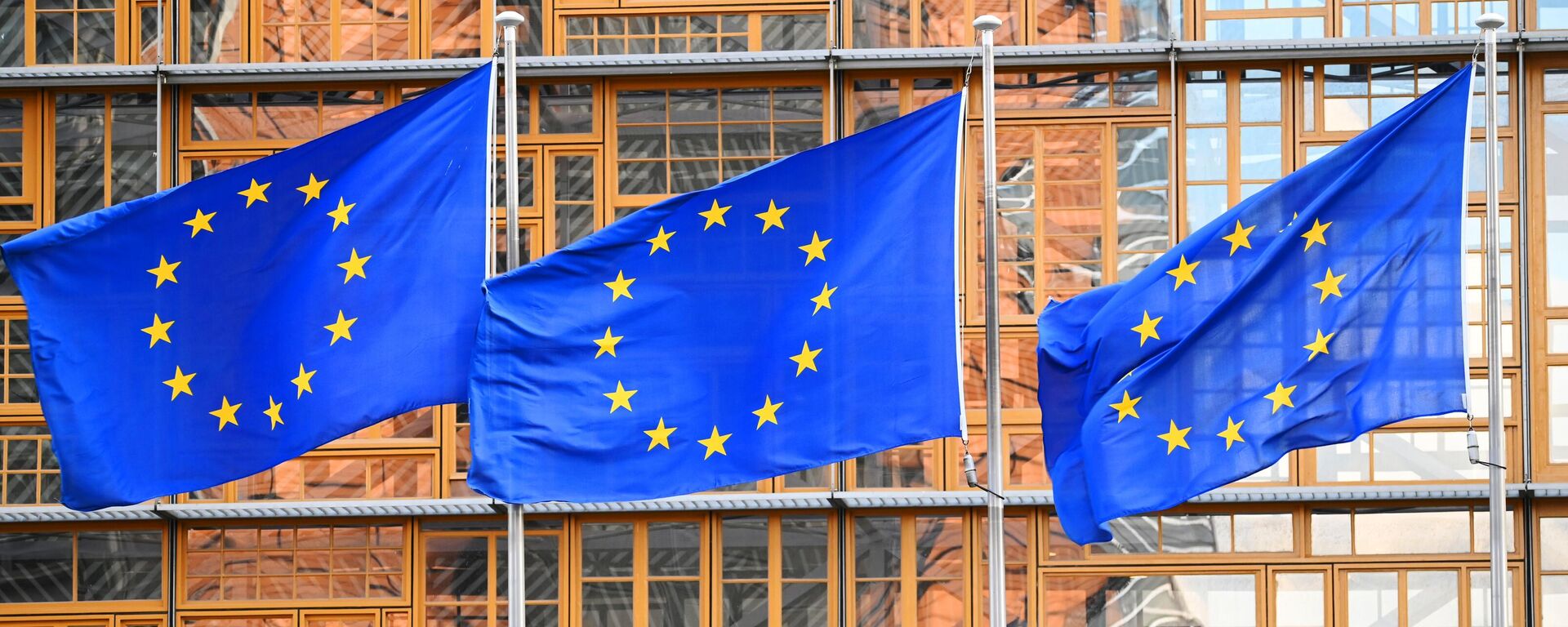 Bandeiras da União Europeia em Bruxelas. - Sputnik Brasil, 1920, 25.05.2023
