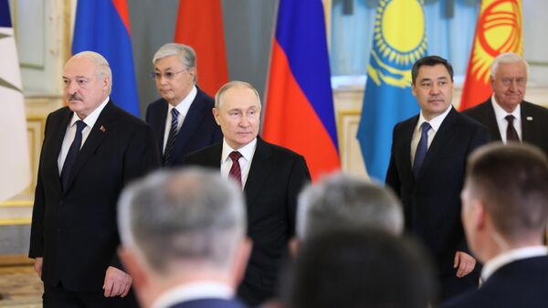 O presidente russo, Vladimir Putin e os líderes da União Econômica Eurasiática (UEE)  - Sputnik Brasil