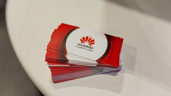 Logotipos da empresa chinesa Huawei (imagem referencial) - Sputnik Brasil