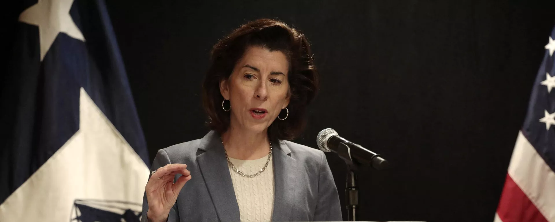 A secretária de Comércio dos EUA, Gina Raimondo, fala na coletiva de imprensa de encerramento da reunião ministerial do Marco Econômico Indo-Pacífico em Detroit, Michigan, em 27 de maio de 2023 - Sputnik Brasil, 1920, 27.05.2023