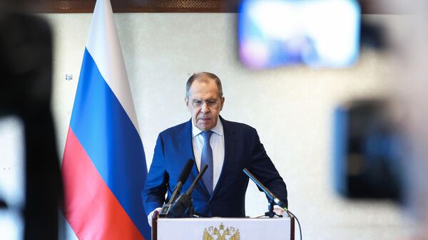 Ministro das Relações Exteriores da Rússia, Sergei Lavrov, durante uma coletiva de imprensa após as conversas em Nairóbi. - Sputnik Brasil