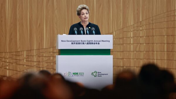 A presidente do Novo Banco de Desenvolvimento, Dilma Rousseff, discursa durante a cerimônia de abertura da Oitava Reunião Anual do Novo Banco de Desenvolvimento em Xangai, 30 de maio de 2023 - Sputnik Brasil