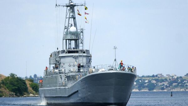 Navio de desembarque Yuri Olefirenko ao largo da empresa de construção naval em Nikolaev  - Sputnik Brasil