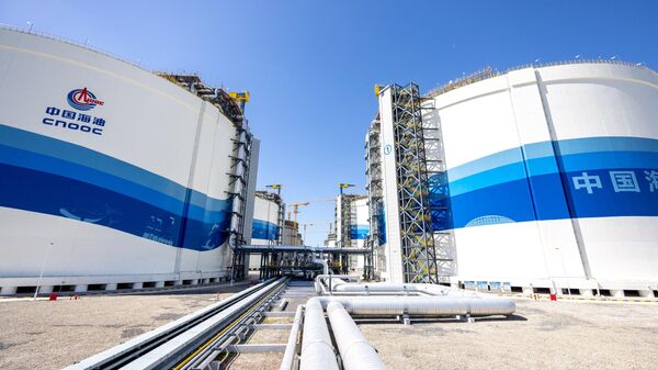 A CNOOC Yancheng Green Energy Port, localizada em Yancheng, Jiangsu, é a maior base de reservas de GNL em construção na China, e estima-se que tenha uma capacidade anual de processamento de gás natural liquefeito que chegará a 6 milhões de toneladas - Sputnik Brasil