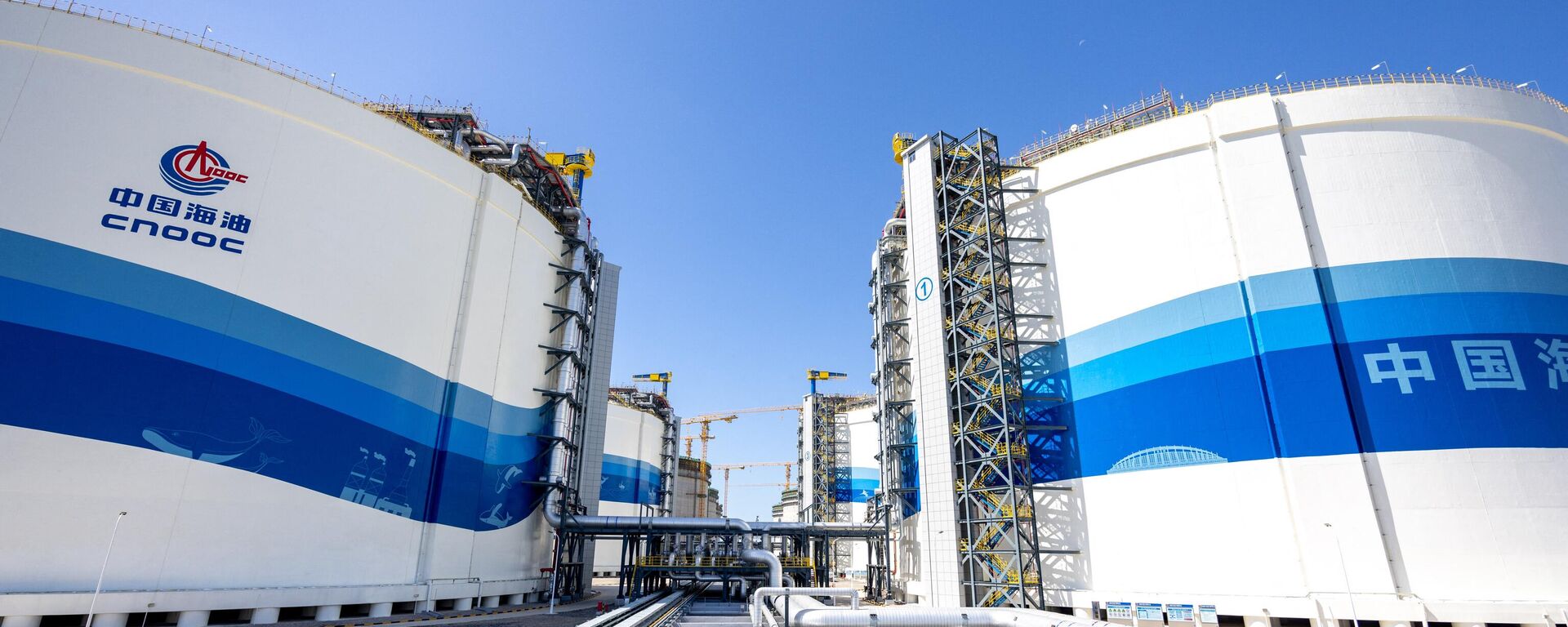 A CNOOC Yancheng Green Energy Port, localizada em Yancheng, Jiangsu, é a maior base de reservas de GNL em construção na China, e estima-se que tenha uma capacidade anual de processamento de gás natural liquefeito que chegará a 6 milhões de toneladas - Sputnik Brasil, 1920, 01.06.2023