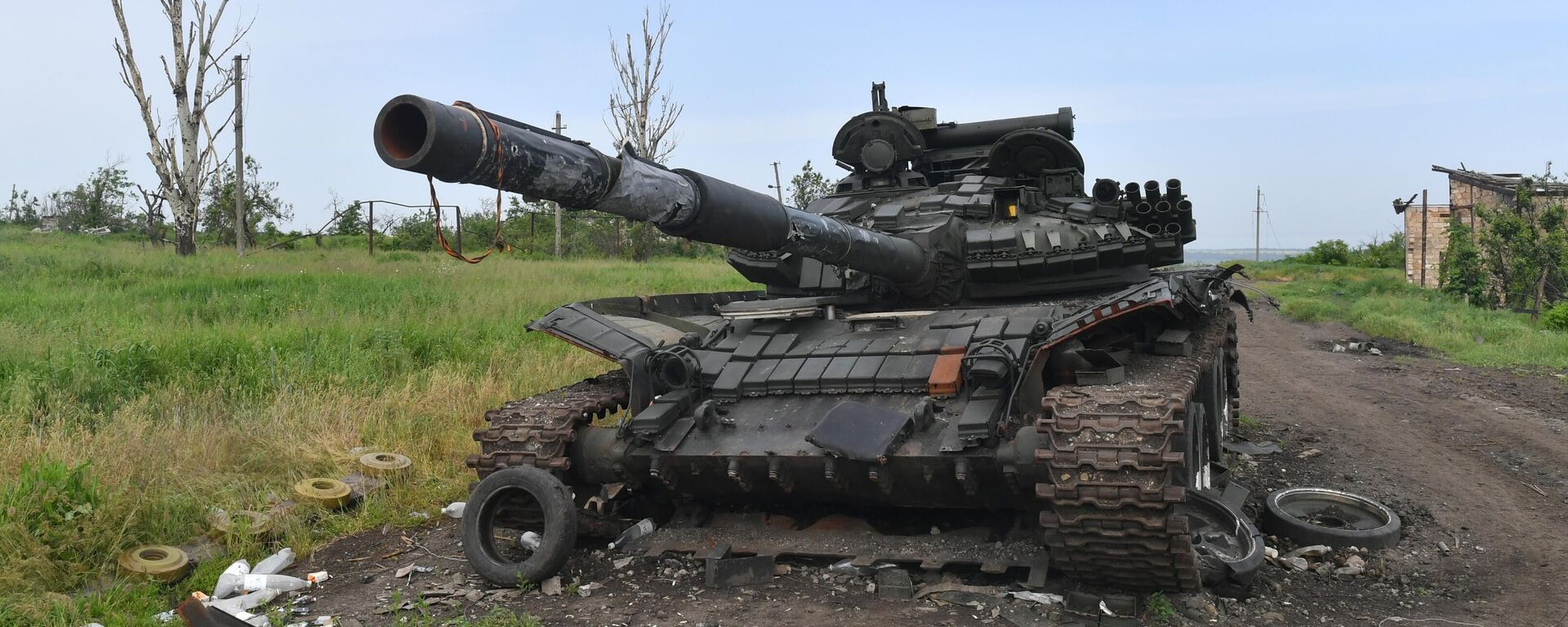 Tanque destruído das Forças Armadas da Ucrânia na direção de Artyomovsk (Bakhmut, em ucraniano), foto publicada em 26 de maio de 2023 - Sputnik Brasil, 1920, 30.10.2023