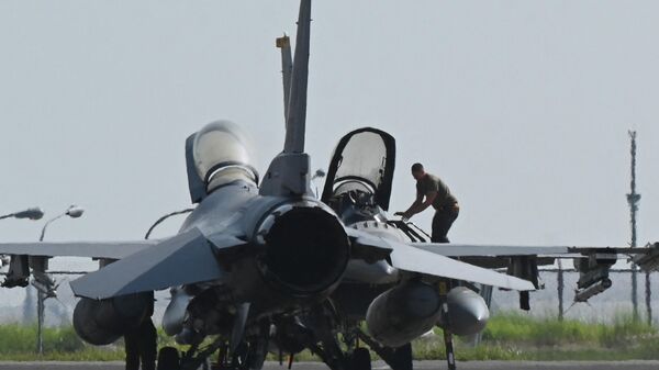 Caça F-16 americano participa de exercício militar conjunto da Força Aérea dos EUA e das Filipinas na antiga Base Aérea Clark dos EUA em Angeles City, província de Pampanga,  9 de maio de 2023 - Sputnik Brasil