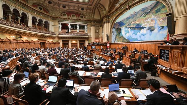 Panorama da Assembleia Suíça, que reúne o Conselho Nacional (Câmara dos Representantes), com 200 assentos, e o Conselho de Estados (Senado), com 46 assentos, Berna, Suíça, 25 de setembro de 2019 - Sputnik Brasil