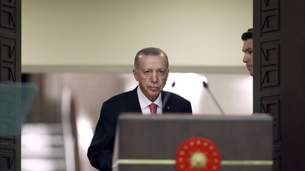 Presidente turco, Recep Tayyip Erdogan, chega para falar na cerimônia de posse no complexo presidencial em Ancara, Turquia, 3 de junho de 2023. - Sputnik Brasil
