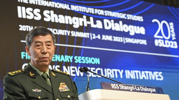 Li Shangfu, ministro da Defesa Nacional da China, dá discurso durante a 20ª cúpula do Diálogo de Shangri-La em Cingapura, 4 de junho de 2023 - Sputnik Brasil