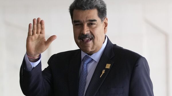 O presidente da Venezuela, Nicolás Maduro, acena ao chegar para a Cúpula Sul-Americana no palácio do Itamaraty em Brasília, Brasil, em 30 de maio de 2023. Maduro chegou na noite de domingo, 4 de junho de 2023 - Sputnik Brasil