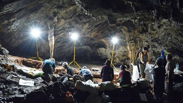 Escavações arqueológicas na caverna de Ardales no sul da Espanha - Sputnik Brasil