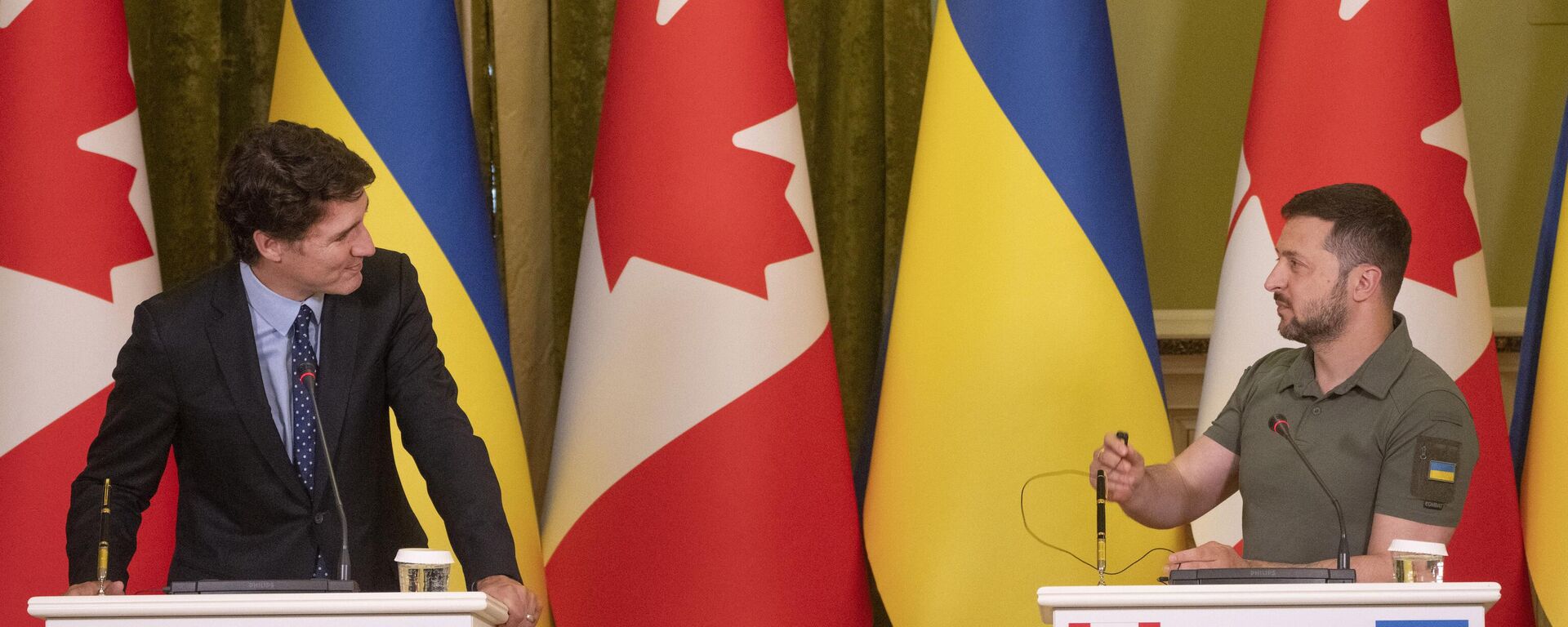 Justin Trudeau, primeiro-ministro do Canadá (à esquerda), e Vladimir Zelensky, presidente da Ucrânia, durante coletiva de imprensa em Kiev, 10 de junho de 2023 - Sputnik Brasil, 1920, 10.06.2023