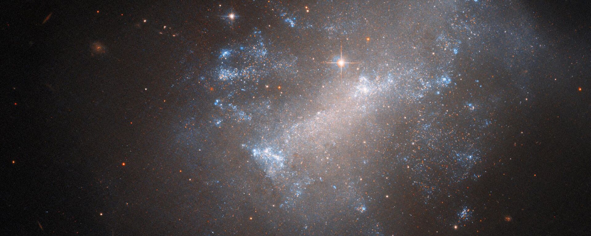 O Telescópio Espacial Hubble registrou uma galáxia irregular e débil, a NGC 7292, na constelação de Pégaso - Sputnik Brasil, 1920, 06.09.2023