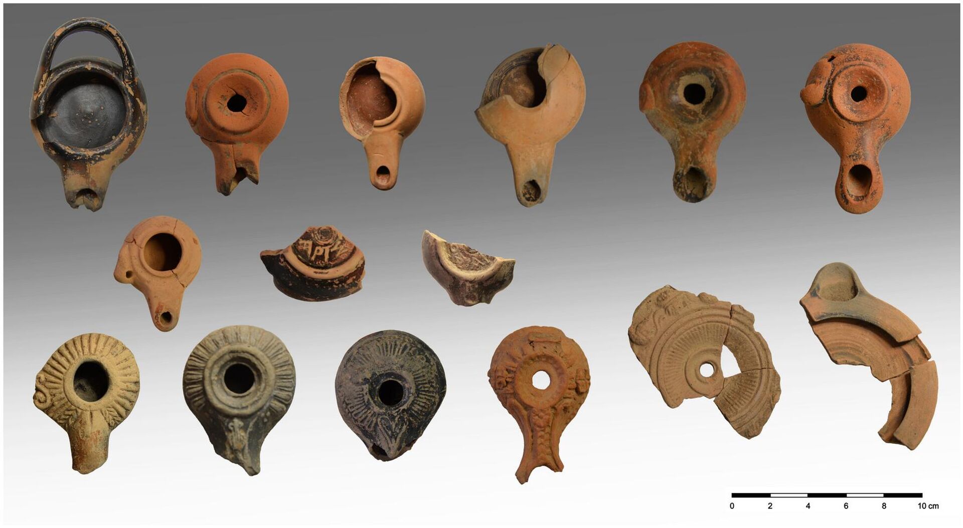 Durante escavações em um santuário na ilha grega de Kythnos, arqueólogos descobriram mais de 2.000 figuras votivas intactas - Sputnik Brasil, 1920, 12.06.2023