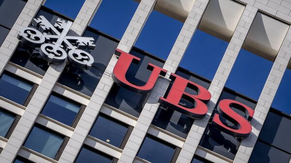 Logotipo do banco suíço UBS está no escritório do USB em Frankfurt, Alemanha, 8 de novembro de 2022. - Sputnik Brasil