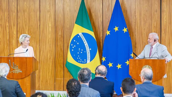 Presidente da Comissão Europeia, Ursula von der Leyen, Presidente da República, Luís Inácio Lula da Silva, durante declaração à imprensa Palácio do Planalto, 12 de junho de 2023 - Sputnik Brasil