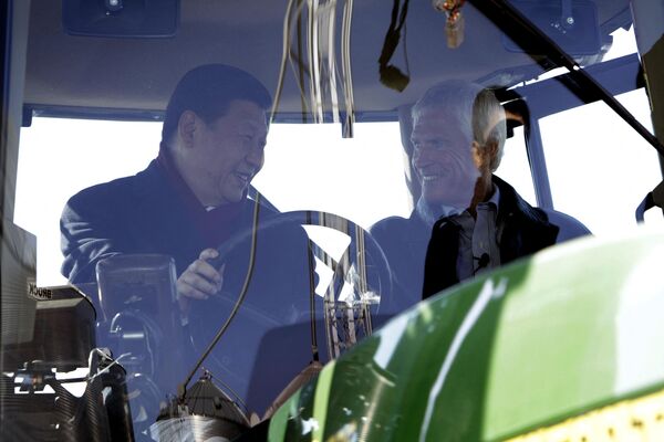 Rick Kimberley, é um agricultor americano que opera dois empreendimentos agrícolas na China. Ele traçou a decisão de lançar essas operações para um dia em fevereiro de 2012 receber a visita em sua fazenda em Iowa de um importante chinês, Xi Jinping. - Sputnik Brasil