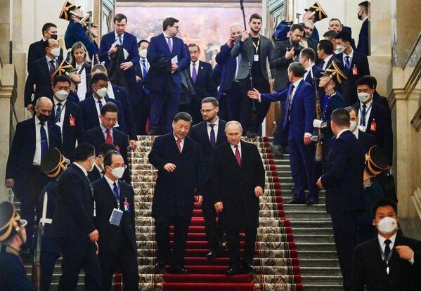 O presidente russo Vladimir Putin e o presidente chinês Xi Jinping após o fim das negociações russo-chinesas em Moscou, em 2023. - Sputnik Brasil