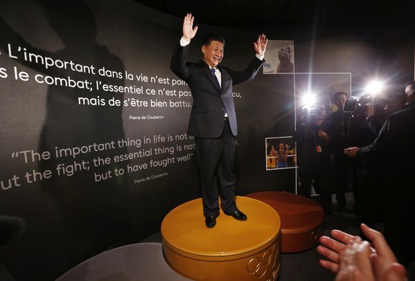 O presidente chinês Xi Jinping no pódio dos Jogos Olímpicos de Sydney 2000, em 18 de janeiro de 2017. - Sputnik Brasil