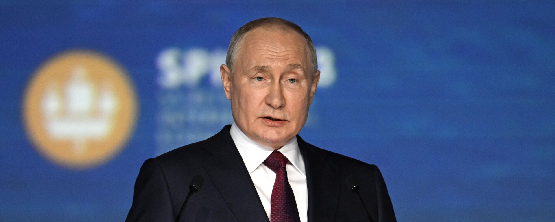 Vladimir Putin, presidente da Rússia, durante a sessão plenária do Fórum Econômico Internacional de São Petersburgo, 16 de junho de 2023 - Sputnik Brasil, 1920, 16.06.2023