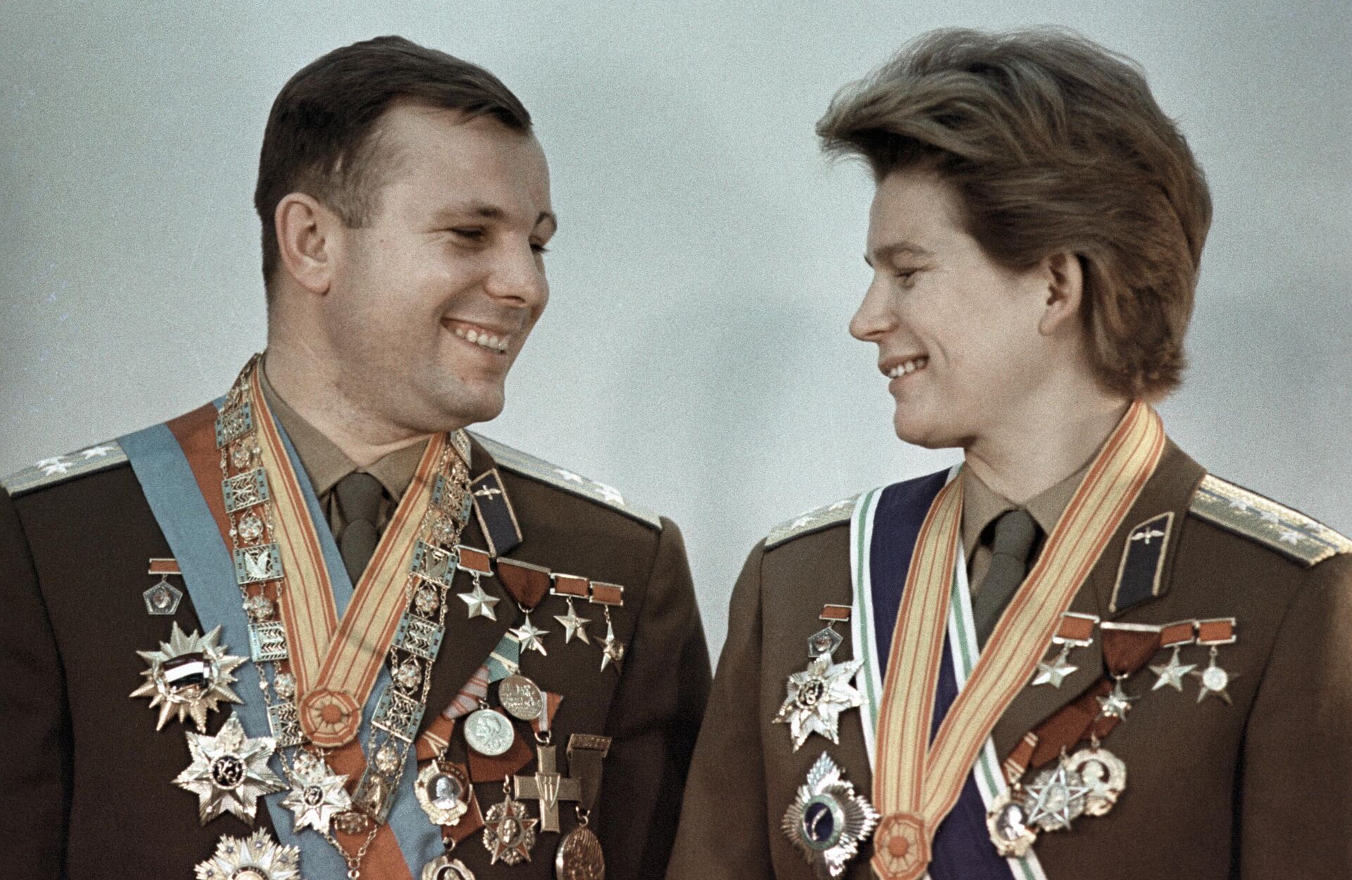 Yuri Gagarin e Valentina Tereshkova, cosmonautas da União Soviética - Sputnik Brasil, 1920, 16.06.2023