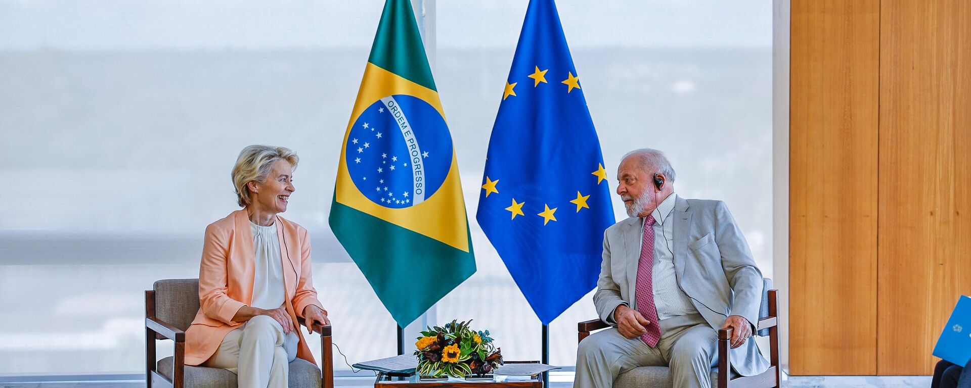Presidente da Comissão Europeia, Ursula von der Leyen, Presidente da República, Luís Inácio Lula da Silva, durante reunião seguida de declaração à imprensa, 12 de junho de 2023 - Sputnik Brasil, 1920, 17.06.2023