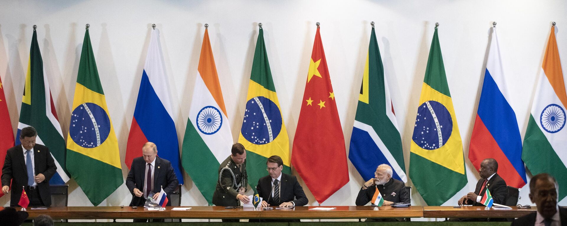 Os líderes do bloco BRICS durante a cúpula em Brasília, em 14 de novembro de 2019 - Sputnik Brasil, 1920, 17.06.2023