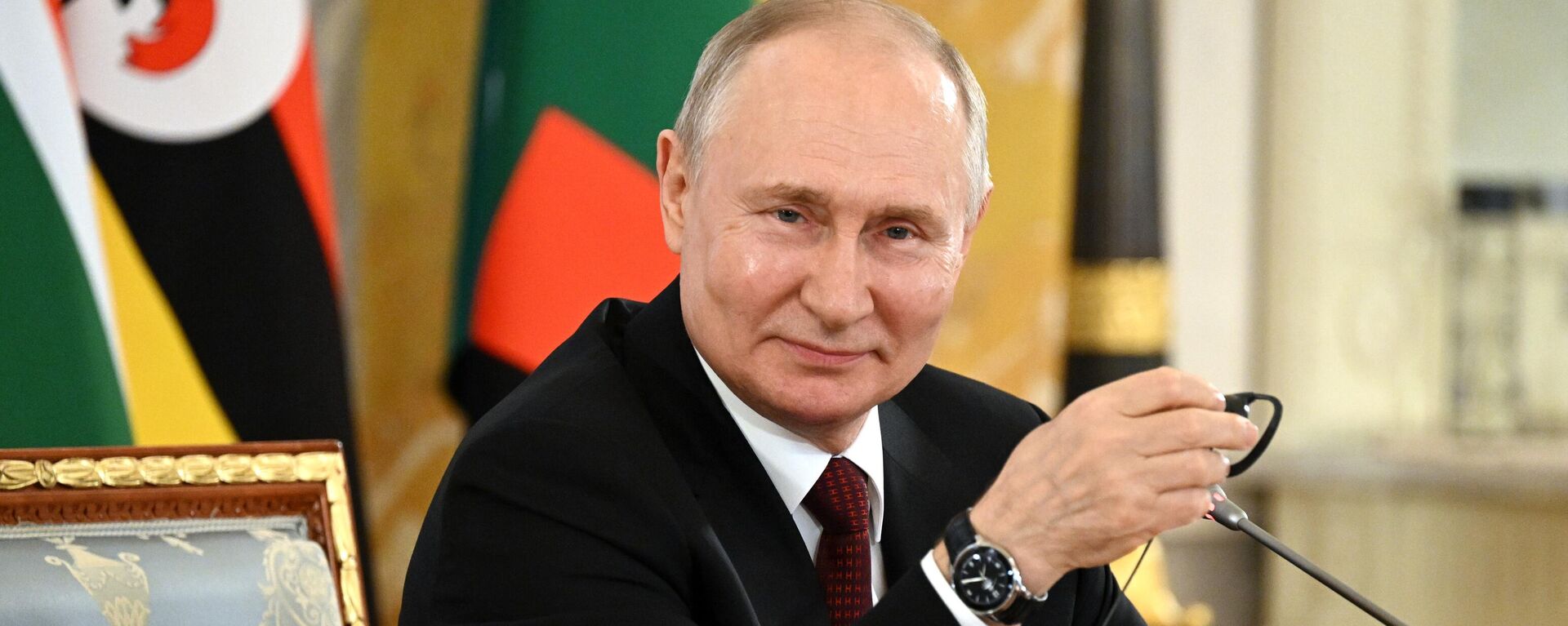 Presidente russo, Vladimir Putin recebe a delegação africana no Palácio de Constantino, na cidade russa de São Petersburgo, 17 de junho de 2023 - Sputnik Brasil, 1920, 17.06.2023