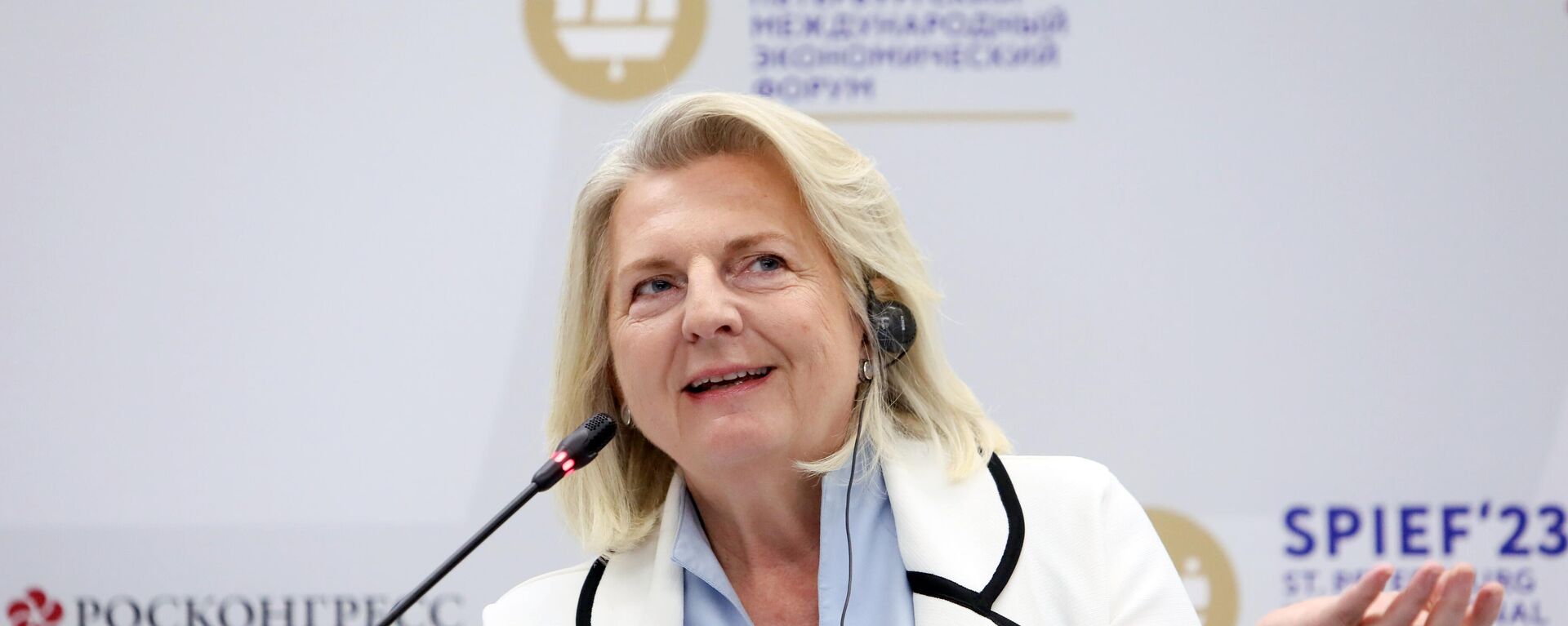 Antiga ministra das Relações Exteriores da Áustria Karin Kneissl nas margens do Fórum Econômico Internacional de São Petersburgo, 17 de junho de 2023 - Sputnik Brasil, 1920, 02.01.2024