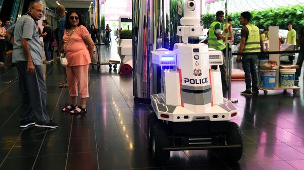 Robôs-policiais vão expandir 'arsenal tecnológico' dos policiais de Cingapura - Sputnik Brasil