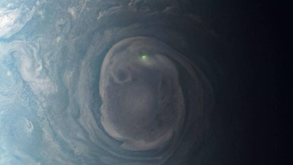 Clarão de raio dentro de vórtice é captado em Júpiter - Sputnik Brasil