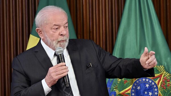 O presidente brasileiro Luiz Inácio Lula da Silva discursa durante reunião ministerial no Palácio do Planalto, em Brasília, em 15 de junho de 2023 - Sputnik Brasil