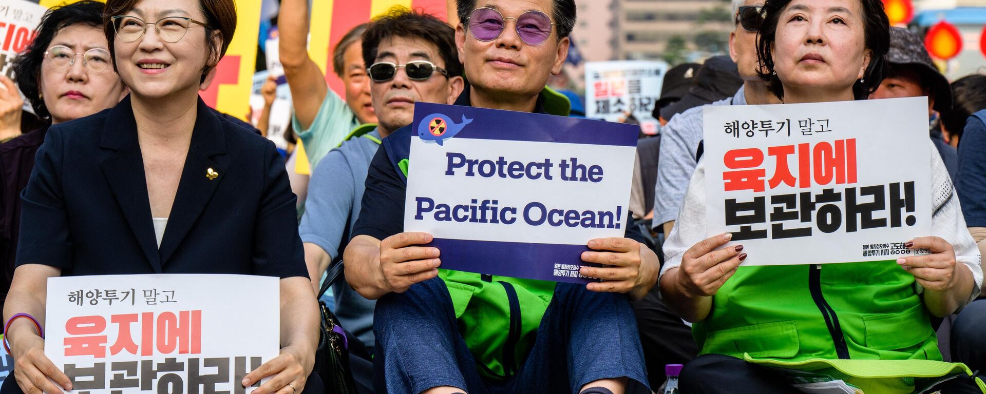 Ativistas se reúnem para protestar contra a liberação planejada no oceano Pacífico da água da usina nuclear japonesa de Fukushima, em Seul, Coreia do Sul, 24 de junho de 2023 - Sputnik Brasil, 1920, 25.06.2023