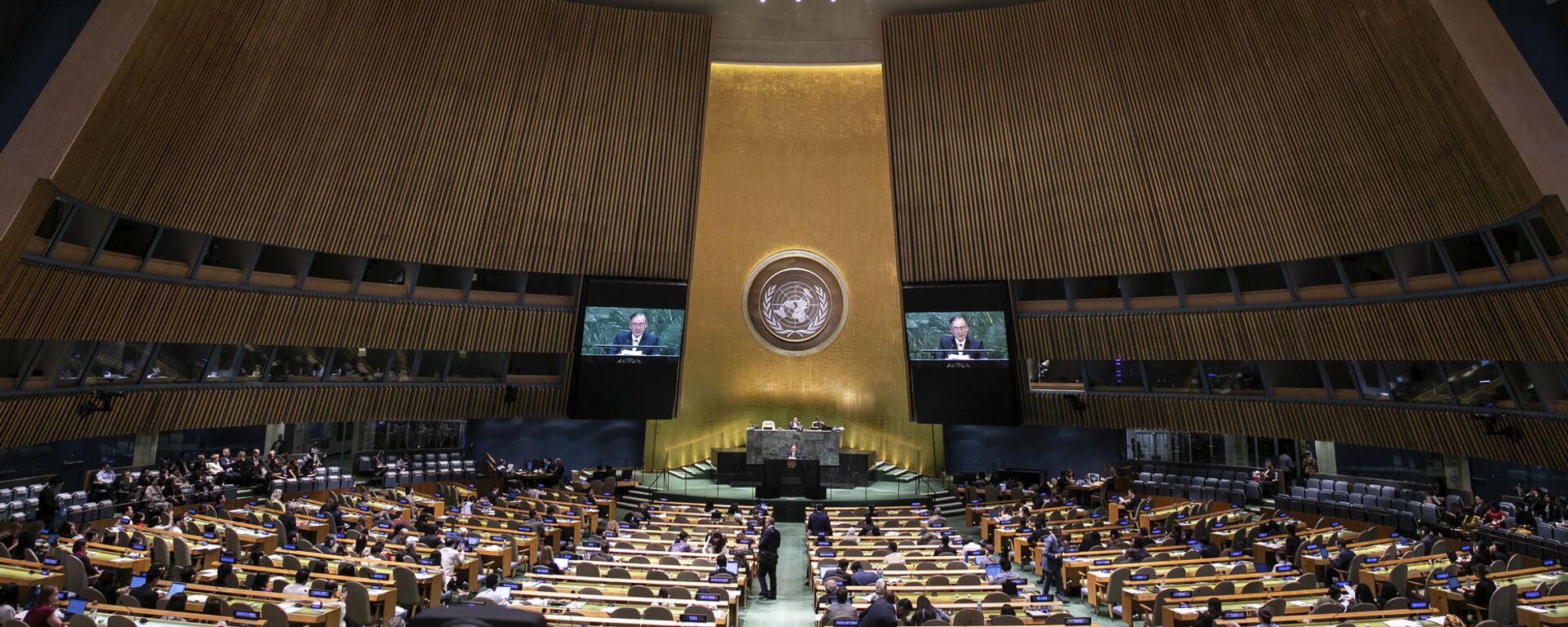 O secretário de Relações Exteriores das Filipinas, Teodoro Locsin Jr., discursa na 74ª sessão da Assembleia Geral das Nações Unidas na sede da ONU, 28 de setembro de 2019 - Sputnik Brasil, 1920, 25.06.2023
