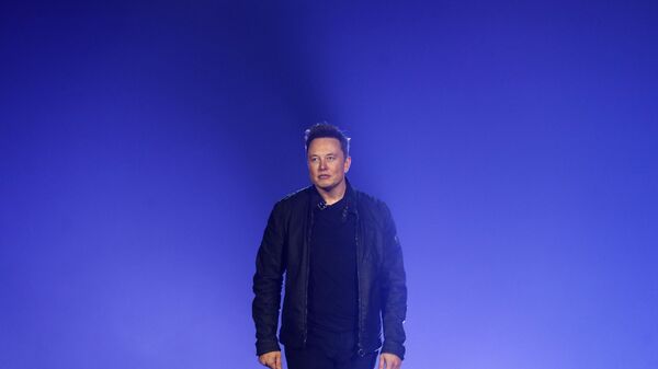 Presidente-executivo da Tesla, Elon Musk, apresenta o Cybertruck no estúdio de design da Tesla, Hawthorne, Califórnia, 21 de novembro de 2019. - Sputnik Brasil