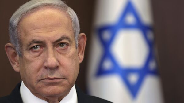 Primeiro-ministro israelense, Benjamin Netanyahu participa da reunião semanal de gabinete, em Jerusalém, em 25 de junho de 2023 - Sputnik Brasil