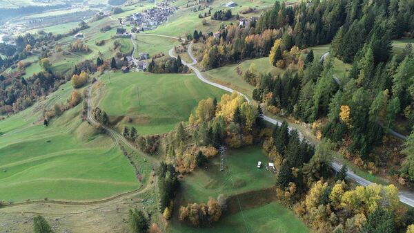Vista panorâmica da aldeia de Saluf, Oberhalbstein, Suíça - Sputnik Brasil