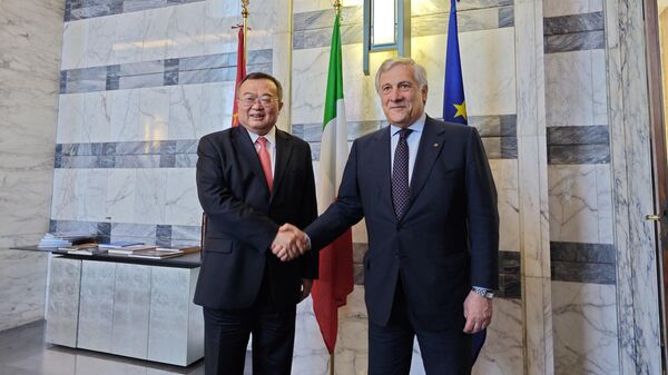  Ministro das Relações Exteriores da Itália, Antonio Tajani, em reunião com o ministro Liu Jianchao - Sputnik Brasil