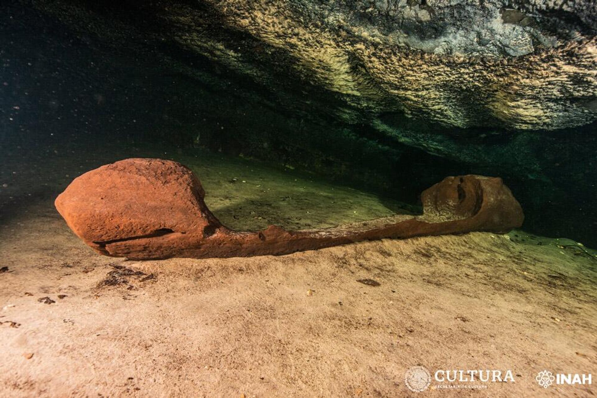 Uma antiga canoa foi encontrada debaixo d'água dentro de um sumidouro mexicano perto da cidade maia em ruínas de Chichén Itzá - Sputnik Brasil, 1920, 01.07.2023