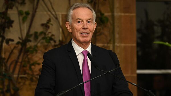 O ex-primeiro-ministro britânico Tony Blair faz um discurso durante a gala de encerramento no castelo de Hillsborough no último dia de uma conferência para marcar o 25º aniversário do Acordo da Sexta-Feira Santa, em Belfast, em 19 de abril de 2023 - Sputnik Brasil