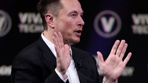 O CEO da SpaceX, Twitter e fabricante de carros elétricos Tesla, Elon Musk, fala durante um evento na feira de inovações e startups de tecnologia Vivatech no centro de exposições Porte de Versailles em Paris, em 16 de junho de 2023 - Sputnik Brasil
