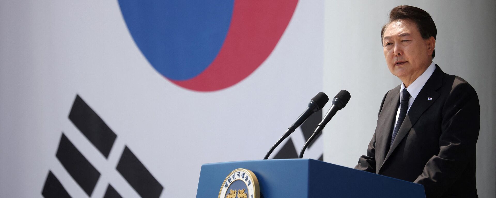 Yoon Suk Yeol, presidente da Coreia do Sul, dá discurso durante cerimônia que marca o 68º Dia do Memorial, no cemitério nacional de Seul, Coreia do Sul, 6 de junho de 2023 - Sputnik Brasil, 1920, 02.07.2023