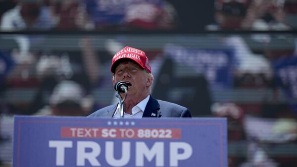 Donald Trump, ex-presidente dos EUA (2017-2021), fala durante comício em Pickens, Carolina do Sul, EUA, 1º de julho de 2023 - Sputnik Brasil