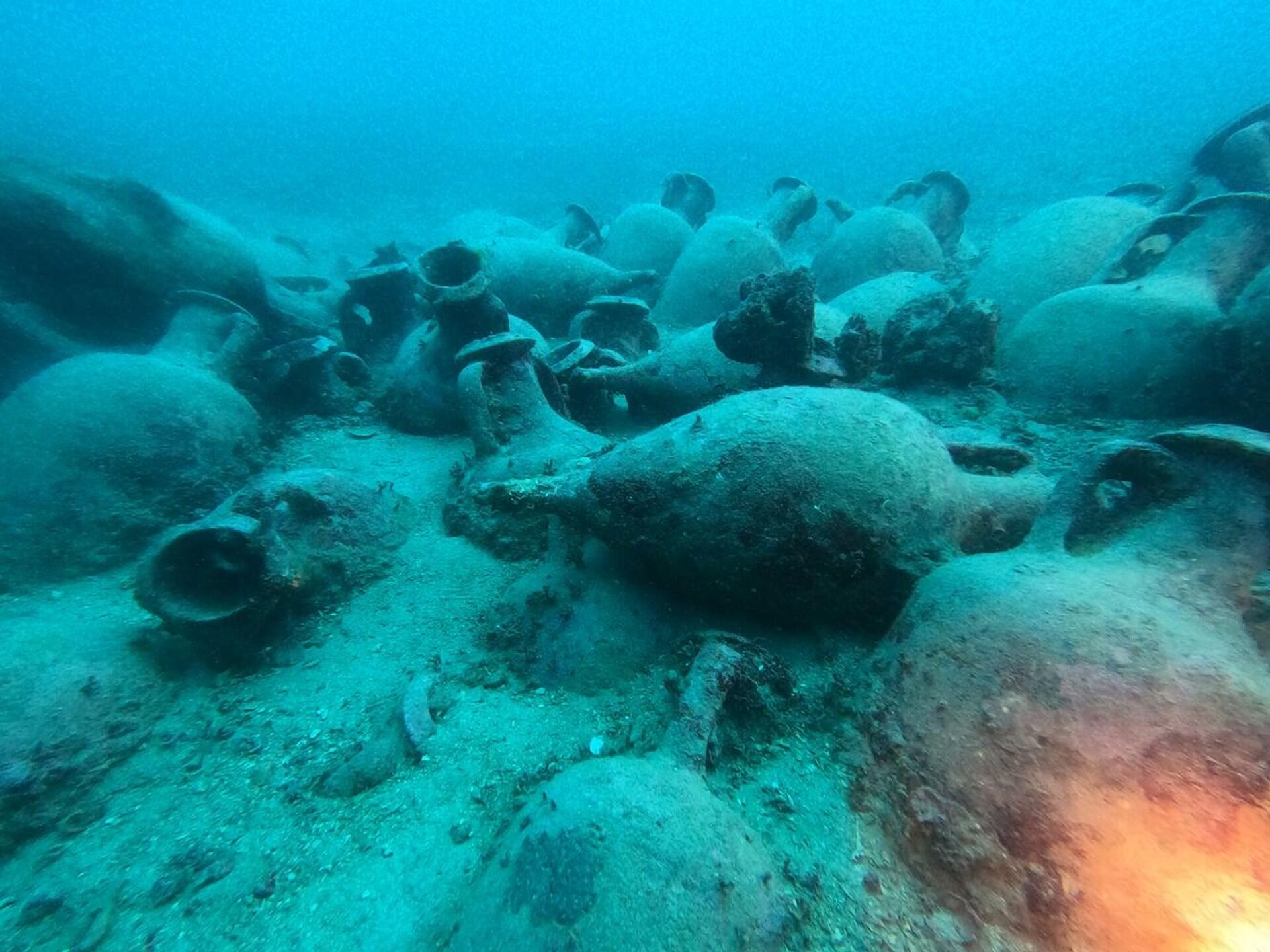Navio naufragado do século III a.C. é encontrado no fundo do mar Adriático repleto de ânforas - Sputnik Brasil, 1920, 03.07.2023