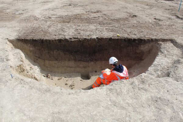 Assentamento pré-histórico com 25 poços descobertos por arqueólogos em Bedfordshire, Reino Unido - Sputnik Brasil