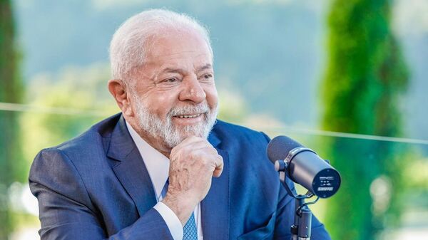Presidente Lula conversa com o jornalista Marcos Uchoa no programa Conversa com o Presidente, Puerto Iguazú, Argentina, 4 de julho de 2023 - Sputnik Brasil